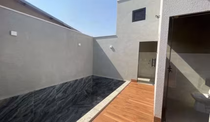 Casa á venda em Rio Verde - GO com piscina, churrasqueira e espaço amplo