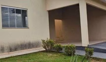 Casa à venda em Rio Verde - GO com churrasqueira, armários, espaço amplo e 3 quartos
