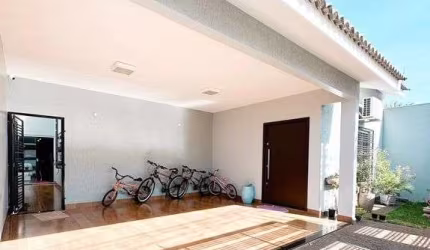 Casa à venda com armários em todos os quartos, churrasqueira e amplo espaço no Agreste em Rio Verde