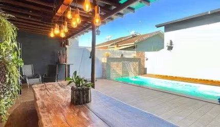 Casa à venda com piscina e armários em toda a residência em Rio Verde - GO