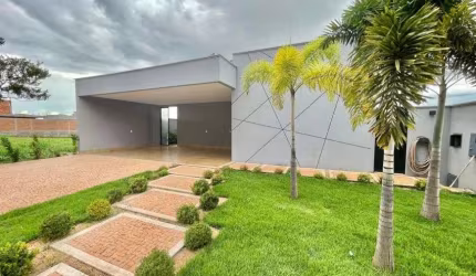 Casa à venda em Rio Verde - GO com churrasqueira, 4 suítes, armários embutidos e piscina privada