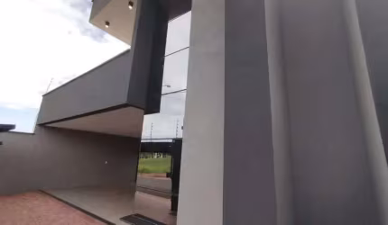 Casa à venda com espaço amplo, churrasqueira, psicina e armários embutidos em Rio Verde - GO