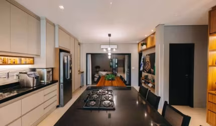 Casa à venda com churrasqueira, estética moderna e armários embuitidos em Rio Verde - GO