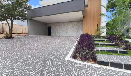 Casa à venda em Rio Verde - GO com piscina, churrasqueira, cômodos espaçosos, armários e muito mais!
