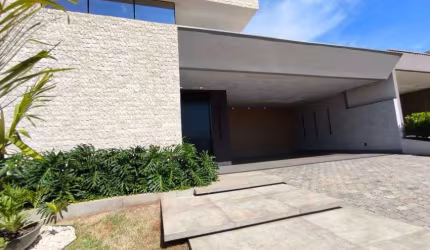 Casa de luxo à venda em Rio Verde - GO com piscina, espaço amplo, churrasqueira e armários embutidos
