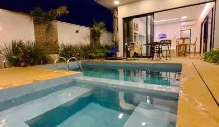 Casa à venda com 3 suítes, armários, piscina, espaço amplo e estética luxuosa em Rio Verde - GO