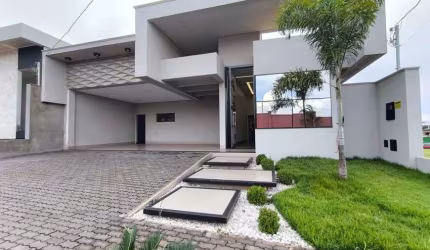 Casa com piscina, churrasqueira, armários, espaço amplo e 3 suítes em Rio Verde - GO