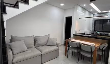 Sobrado à Venda com 2 quartos, 55m²