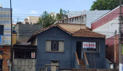 Terreno com 1 casa na frente e um sobrado nos fundos