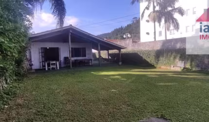 Casa térrea, dois dormitórios, próximo a praia Martim de Sá