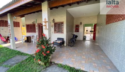 Casa Para Vender com 3 quartos 1 suítes no bairro Balneário Golfinho em Caraguatatuba