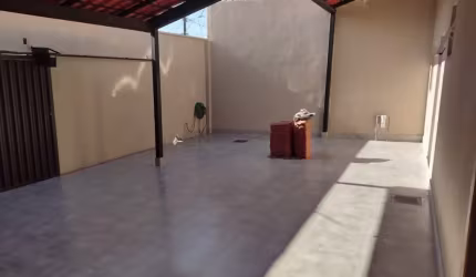 Casa com 4 quartos sendo 2 suítes e 2 semi suítes e mais escritório