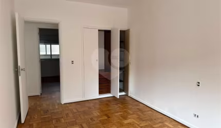 Apartamento com 3 quartos à venda em Cerqueira César - SP