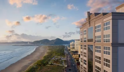 Apartamento para Venda em Navegantes, Centro, 3 dormitórios, 3 suítes, 4 banheiros, 2 vagas
