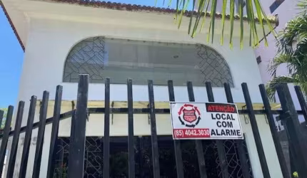 Casa na Rua Monsenhor Bruno , 1258, perto da praça Luísa Távora, na quadra na av santos dumont