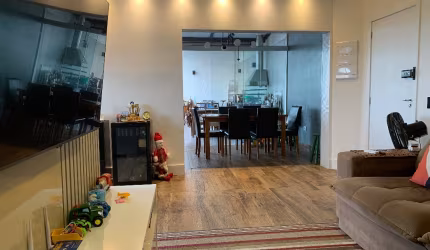COBERTURA A VENDA COM ÓTIMA LOCALIZAÇÃO NO CENTRO DA CIDADE
