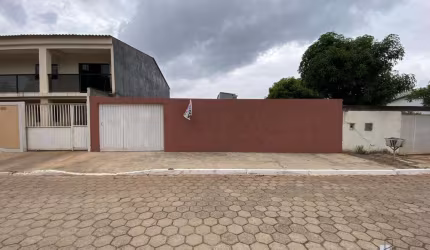 Lote em condomínio fechado! Muro frontal e portão já instalados, em rua sem saída