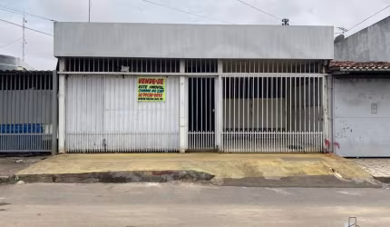 Casa com loja + kit na rua do Mercado JL