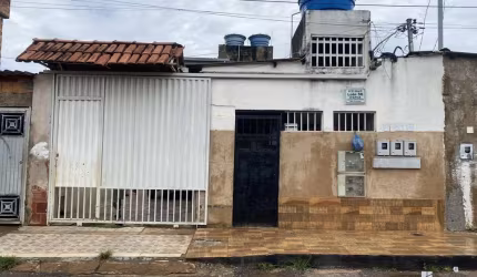Imóvel com 3 unidades de 2 quartos, laje e renda de R$ 2.250,00