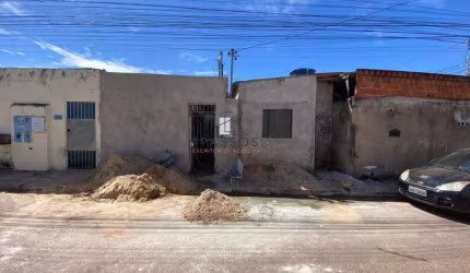 Casa 2 Quartos em Meio Lote na Quadra 36 do Del Lago