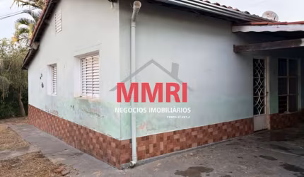 Casa à venda no CENTRO de Araçoiaba da Serra-SP: 2 quartos, 1 sala, 1 banheiro, 44,80 m². Venha conferir!