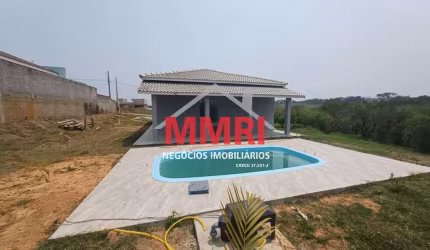Casa com PISCINA no Condomínio Village da Serra, ACEITA FINANCIAMENTO! Agende sua visita!