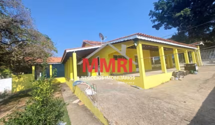 Chácara À VENDA em Araçoiaba da Serra, com 3 Suítes, 4 Vagas de Garagem, 1.000m²!