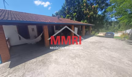 Chácara com Piscina a Venda em Araçoiaba da Serra: 2.122m²!!!