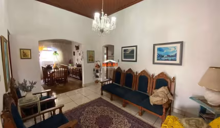 Casa com 3 dormitórios no Centro de Araçoiaba da Serra