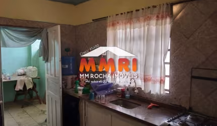 IMÓVEL COM 3 CASAS, SENDO UMA ASSOBRADADA. BOA LOCALIZAÇÃO! EXCELENTE PARA LOCAÇÃO E ATÉ COMERCIAL.