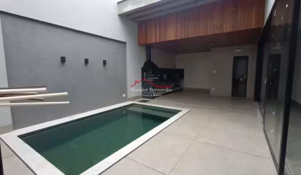 Oportunidade Casa Alto Padrão, 3 Suítes, Praça Alto Umuarama em Uberlândia