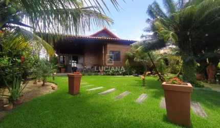 Casa com 03 quartos à venda em ótimo condomínio em Gravatá!