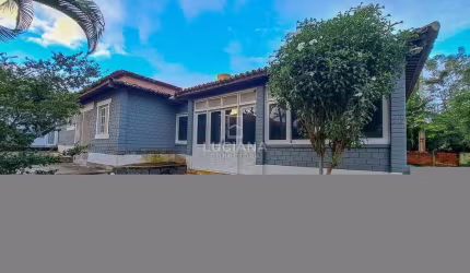 Casa com 4 Quartos em Condomínio às Margens da BR