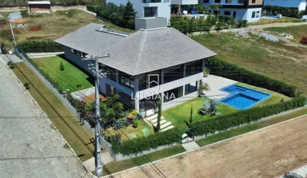 De R$ 2.700.000 por R$ 1.900.000 - Sua Casa de Alto Padrão em Condomínio