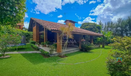Casa com terreno gigante e 5 quartos em condomínio - DE R$900.000 POR R$670.000,
