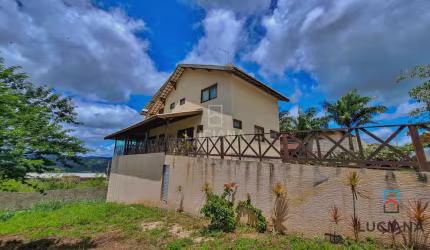 Casa com Belíssima Vista e Próximo da Cidade