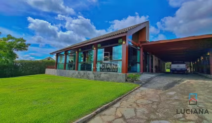 Linda casa em condomínio de alto padrão para venda em Gravatá/PE