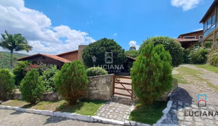 Excelente casa com 4 suítes em condomínio com vista!