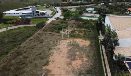 Lote com excelente topografia à venda em condomínio