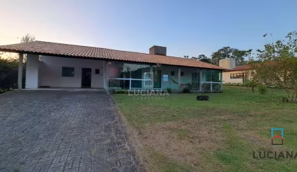 Casa com 3 quartos em Condomínio Acesso 100% Pavimento e Ruas Calçadas