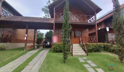 Casa à venda em Privê com Ruas Calçadas
