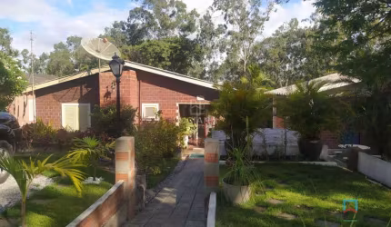 Casa com 4 Quartos, Subsolo, Com vista para Bosque