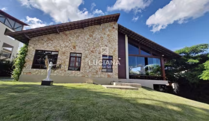 Casa em Condomínio de Alto Padrão com 05 Suítes