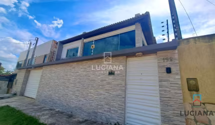 Casa com Excelente Localização - Piscina