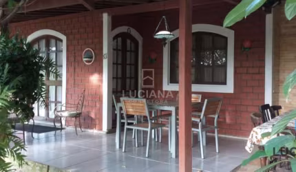 CASA EM CONDOMÍNIO