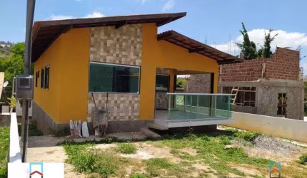 Casa em Cond. com 3 quartos sendo 1 suíte