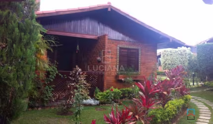 Casa com 2 quartos em Condomínio