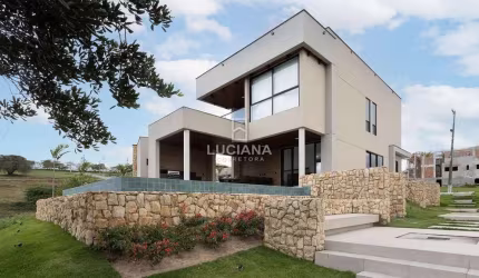 Confira! Casa de Alto Padrão com 4 Suítes em Condomínio referência em Gravatá/PE