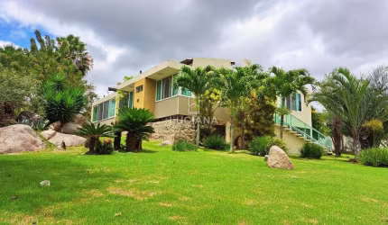 Lote Gigante! Casa com 5 Suítes em Condomínio - Gravatá/PE
