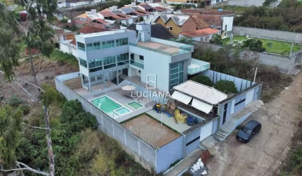 Gigante! Casa com ótima localização e espaço de lazer em Gravatá/PE